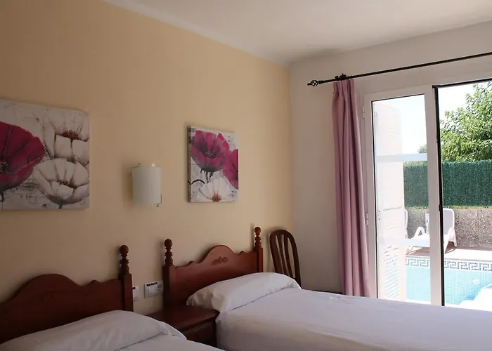 فيلة Elena, Cala'n Bruc