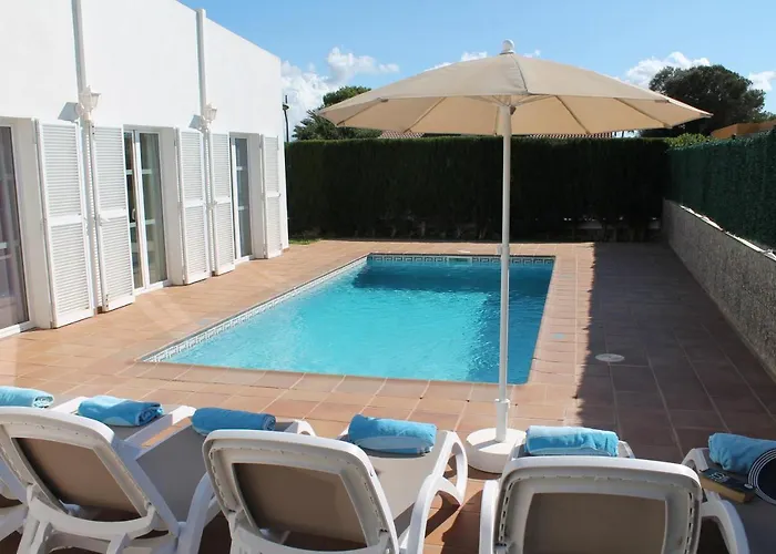 Elena, Cala'n Bruc Willa